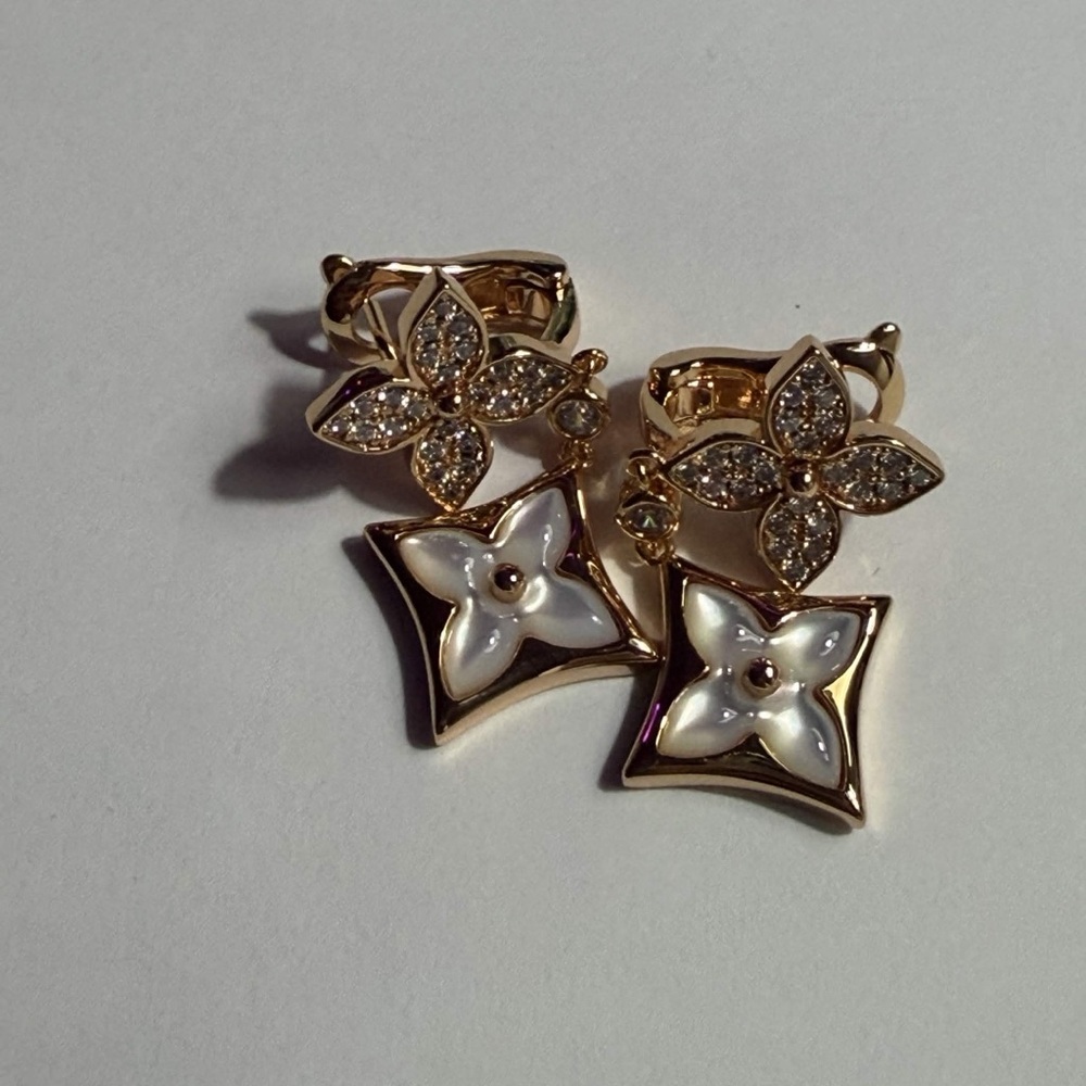 Preowned Louis Vuitton Star Blossom Keychains!